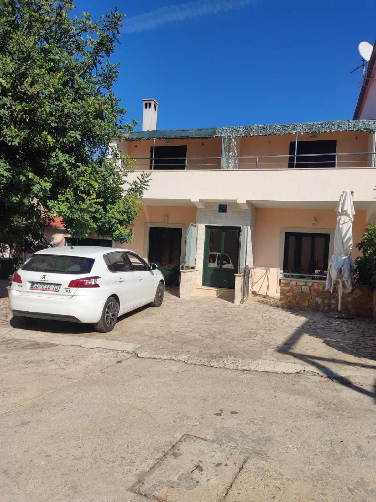 Apartments Ivana Loviste Ngoại thất bức ảnh
