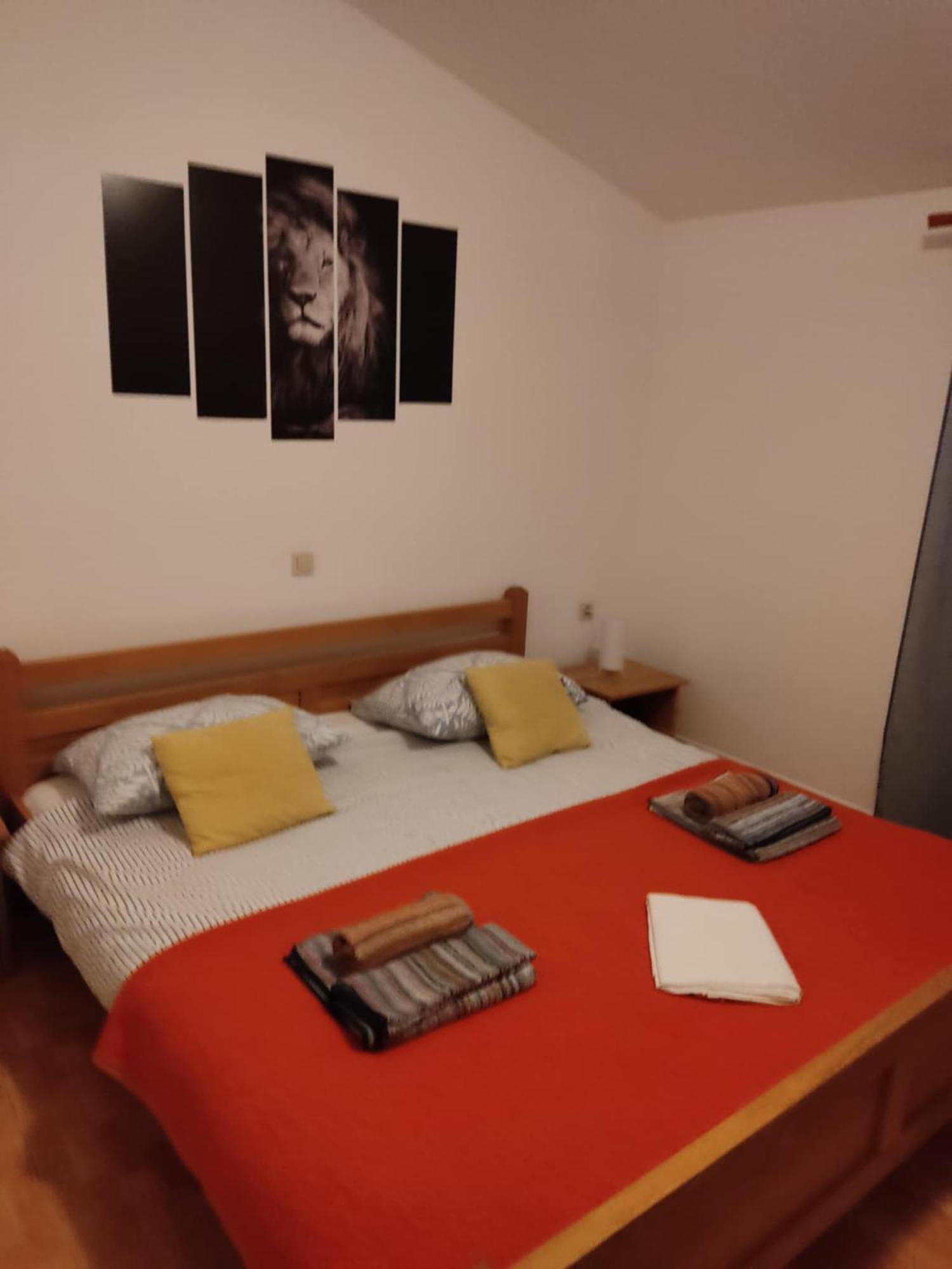 Apartments Ivana Loviste Ngoại thất bức ảnh