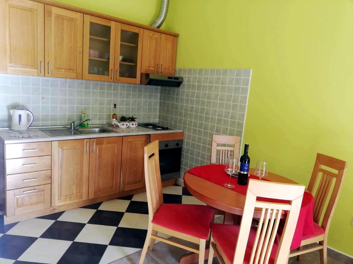 Apartments Ivana Loviste Ngoại thất bức ảnh